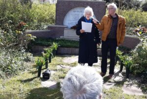 Op 10 april vond de jaarlijkse Sneevliet herdenking plaats, waarbij onder andere Ellen Santen sprak, de kleindochter van Mien Sneevliet (vrouw van Henk Sneevkiet).
